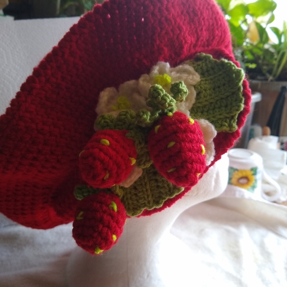 Strawberry Queen Hat, handmade - Picture 2 of 6